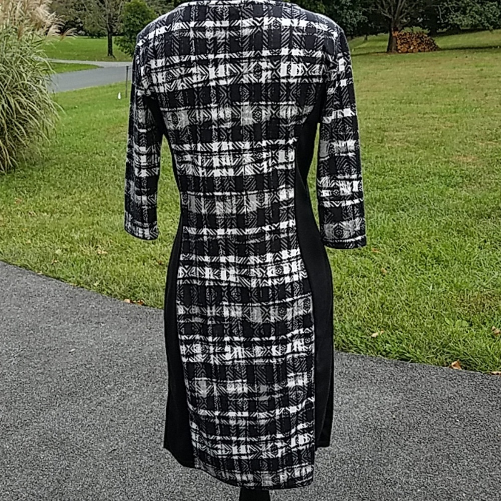 Dress by Mue Gabrielle - Picture 4 of 5